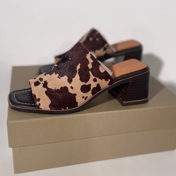 Donald J. Pliner Shoes - Donald J. Pliner Shoes | Women’s Haze Cow Print Sandal Size 6.5